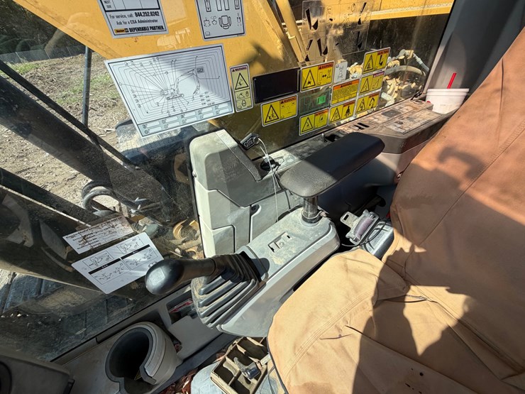 caterpillar-320e-image-28