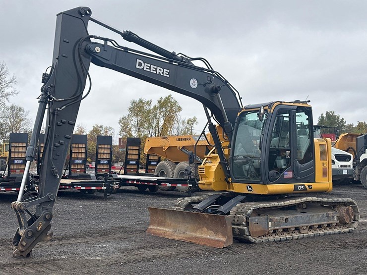 2023-deere-135-p-tier-image-1