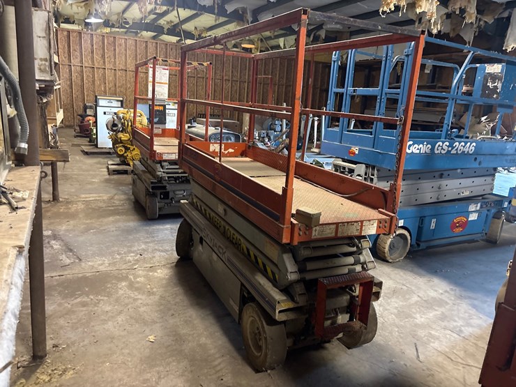 #152-•-skyjack-sjiii-3220-electric-scissor-lift-image-2