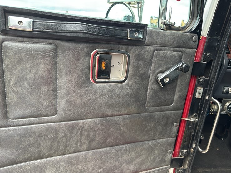 1992-volvo-vn-image-20