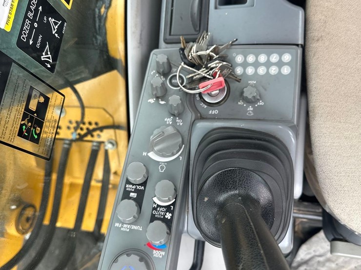 2023-deere-135-p-tier-image-34