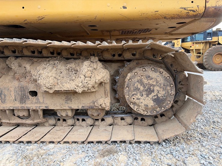 caterpillar-320-image-9