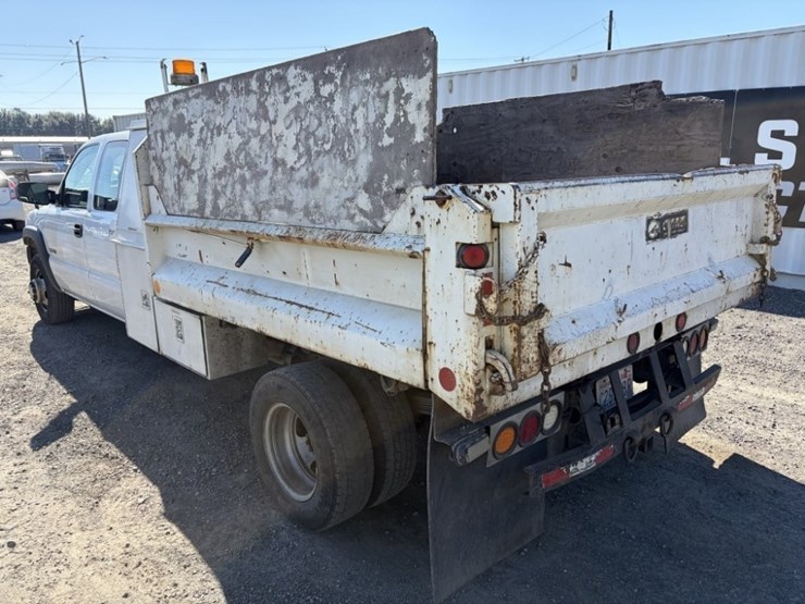 2002-chevrolet-silverado-3500-image-6