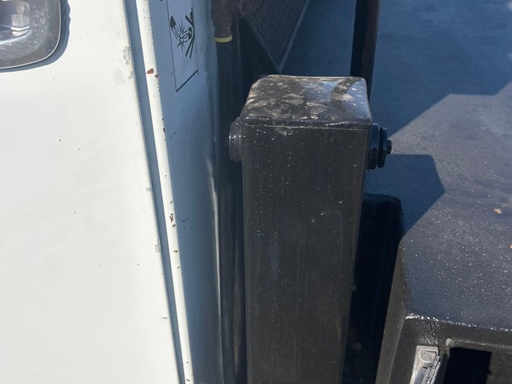 2018-kenworth-t300-image-15
