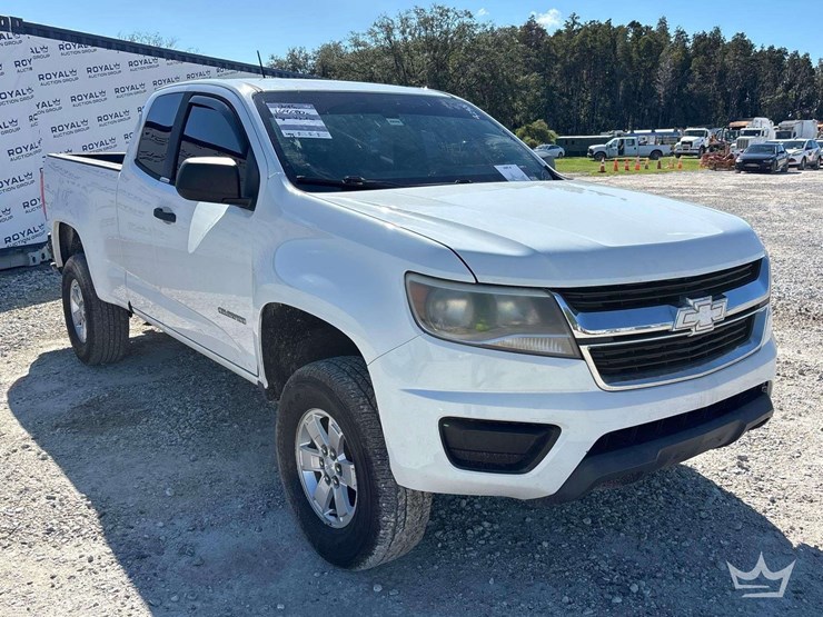 2015-chevrolet-colorado-ext.-cab-pickup-truck-image-2