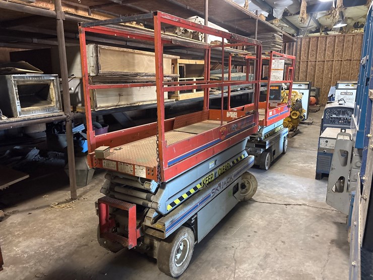 #152-•-skyjack-sjiii-3220-electric-scissor-lift-image-1