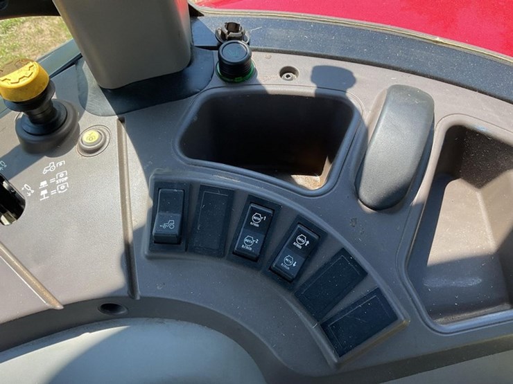 2020-case-ih-farmall-120c-image-23