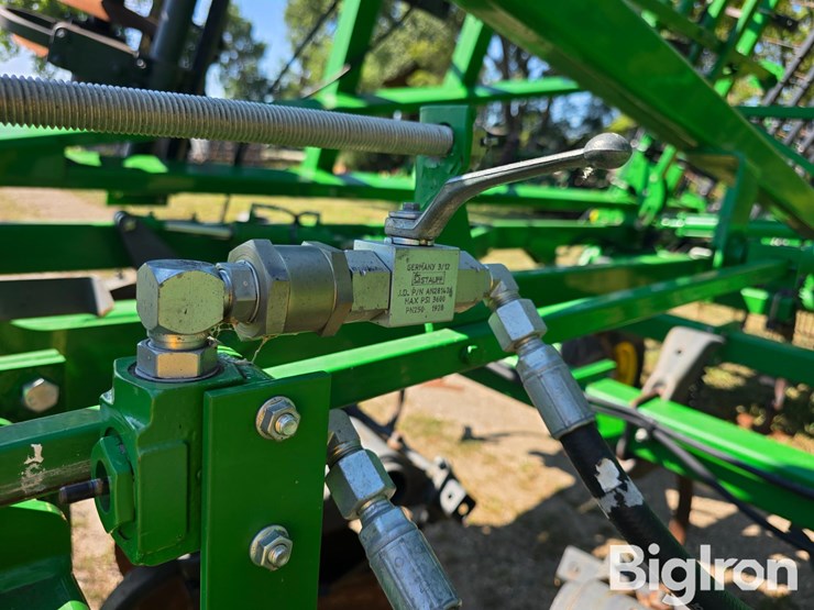 2012-john-deere-2310-image-13
