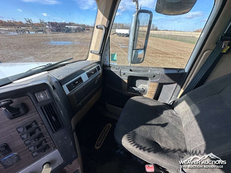 2012-freightliner-coronado-122-image-10