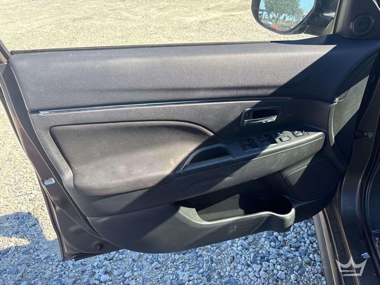 2017-mitsubishi-outlander-image-12