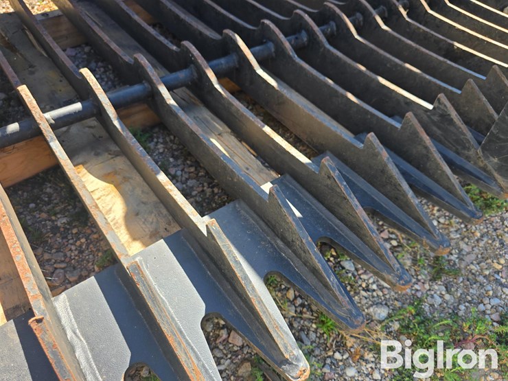 skid-steer-grapple-bucket-image-18