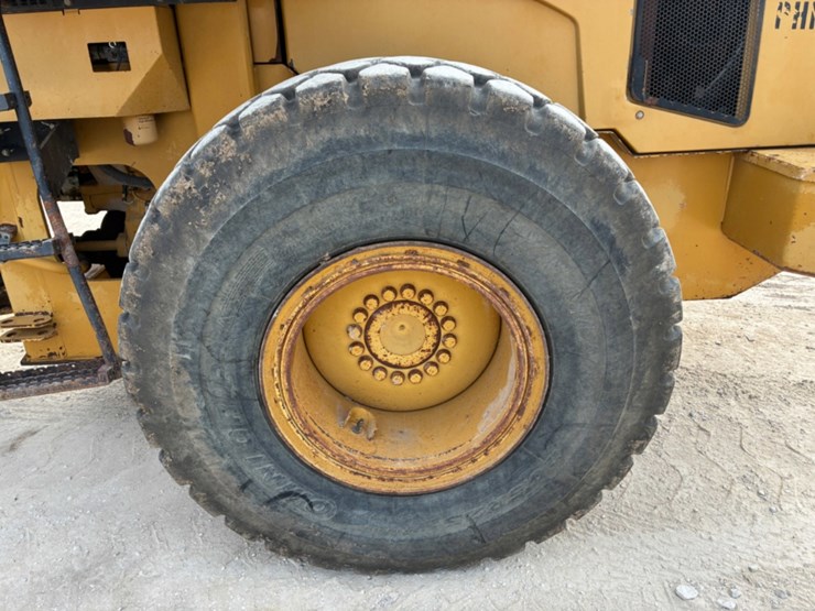 2004-caterpillar-938g-image-13