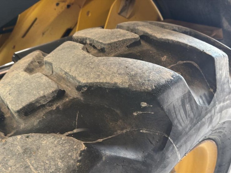 2007-deere-444j-image-21