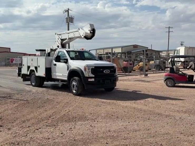 2021-ford-f550-image-1