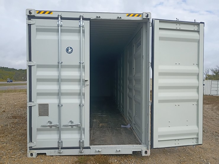 #l110-000-•-40ft-container-[damaged]-image-10