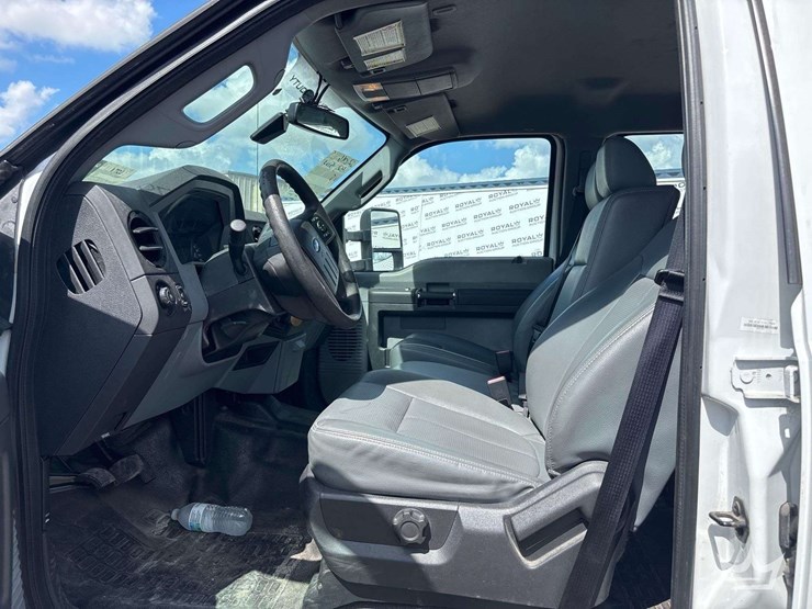 2016-ford-f-250-crew-cab-pickup-truck-image-12