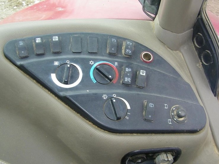 2010-case-ih-magnum-305-image-11
