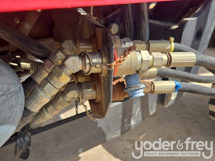 2010-massey-ferguson-1529-image-26