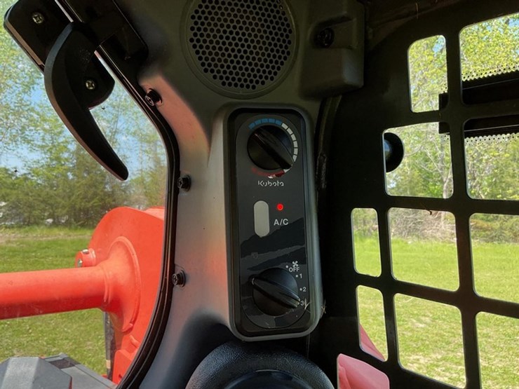 2016-kubota-ssv65-image-19