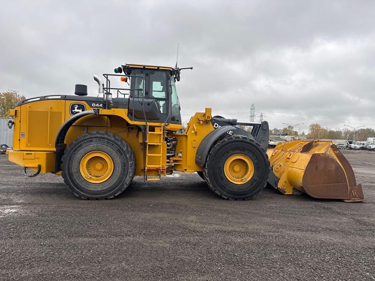 2024-deere-844-p-tier-image-9