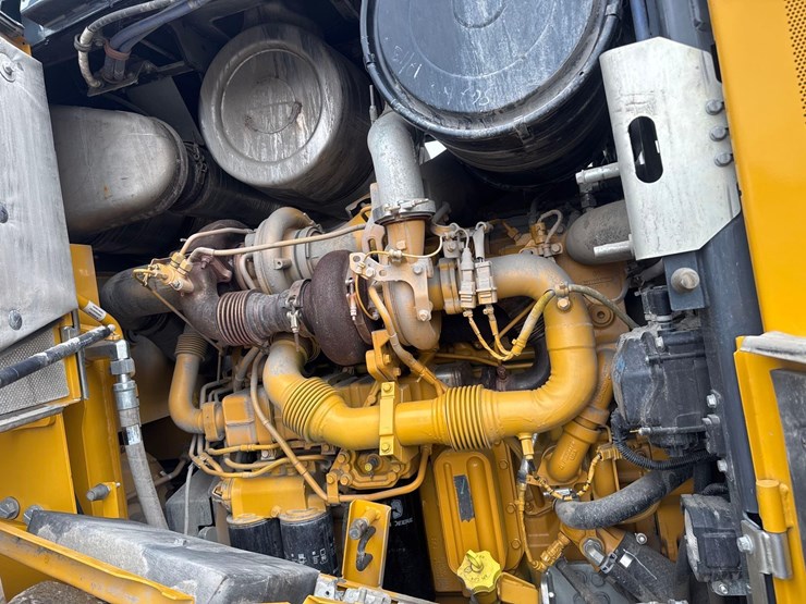 2024-deere-844-p-tier-image-28