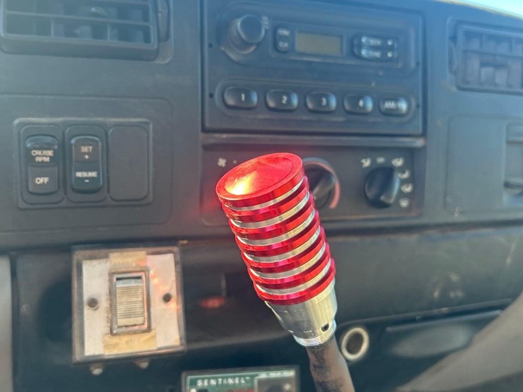 2001-ford-f650-xl-image-18