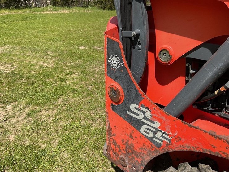 2016-kubota-ssv65-image-10
