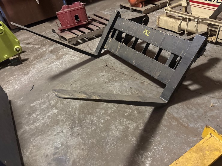 #182-•-pallet-fork-carriage-attachment-with-quick-attach-hooks-image-1