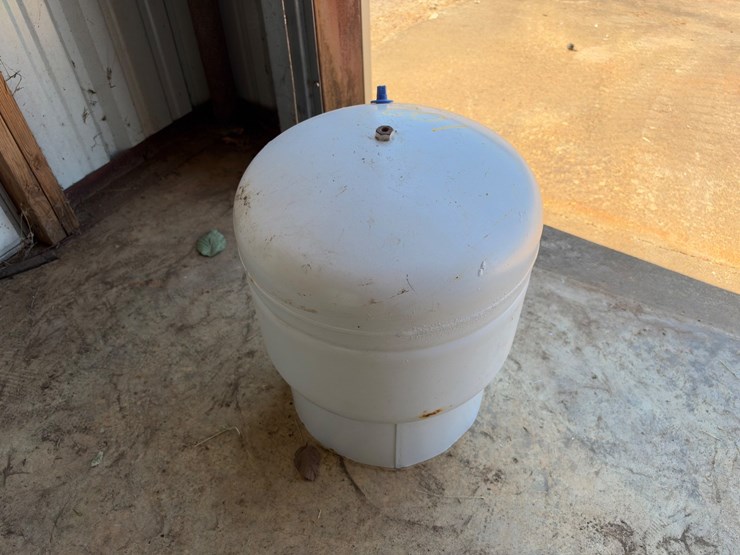 #102-•-rheem-ruud-rrt-25-therm-x-guard-expansion-tank-image-2