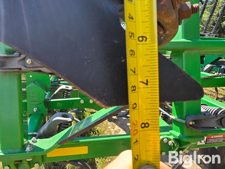 2011-john-deere-2210-image-15