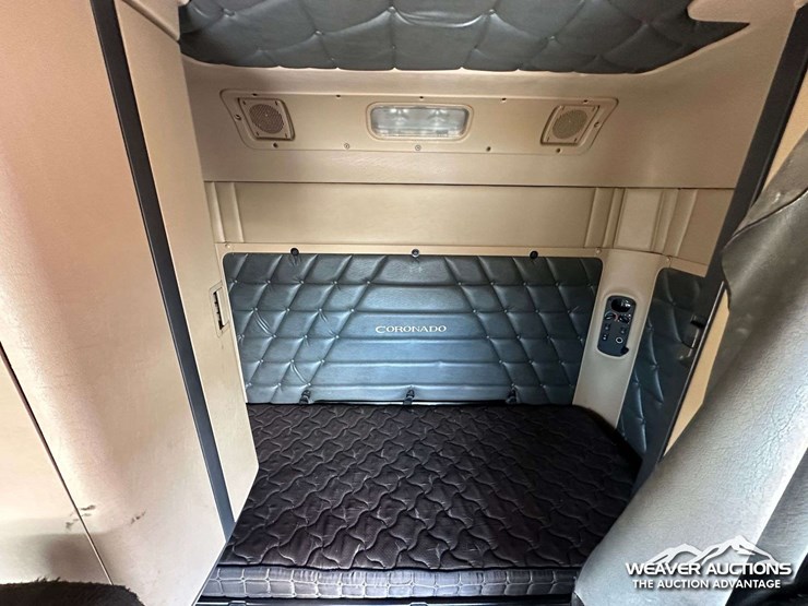 2012-freightliner-coronado-122-image-28