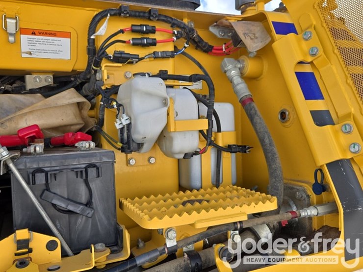 2023-komatsu-d61px-image-35