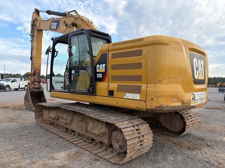 caterpillar-320-image-13