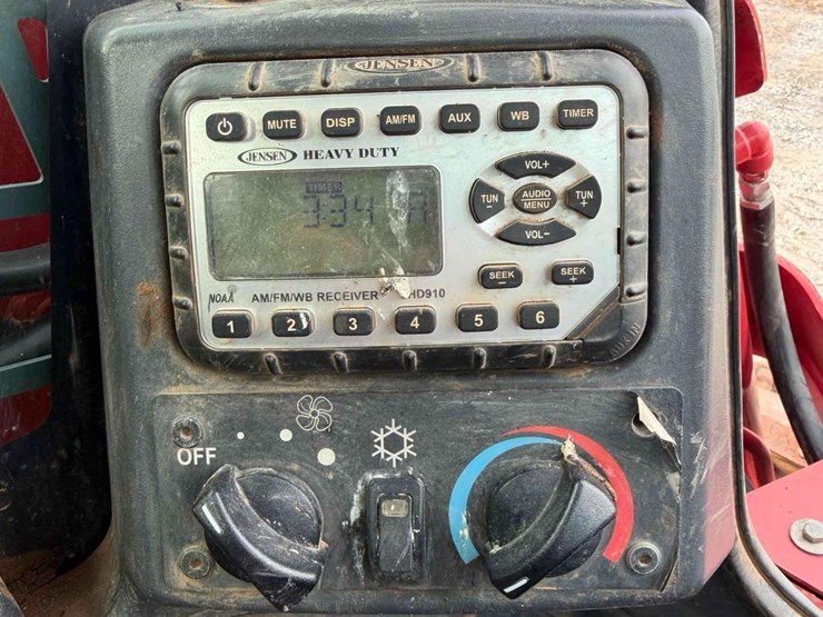 2022-takeuchi-tl8r2-image-23