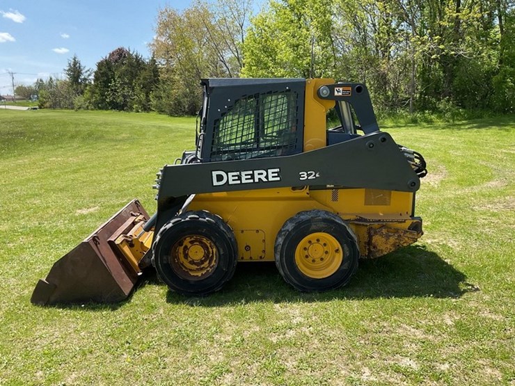 2018-deere-324e-image-8