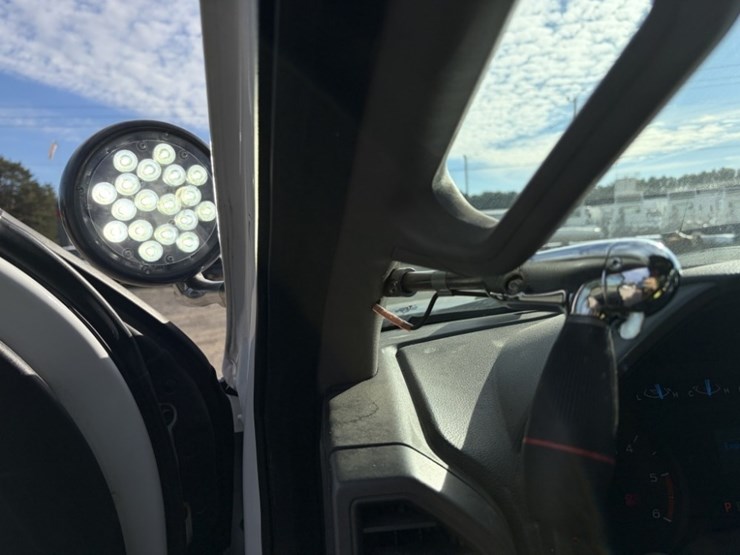 2017-ford-f550-image-36