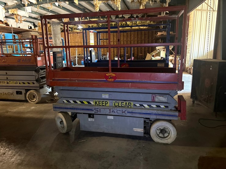 #145-•-skyjack-sj3220-20-ft-electric-scissor-lift-image-2