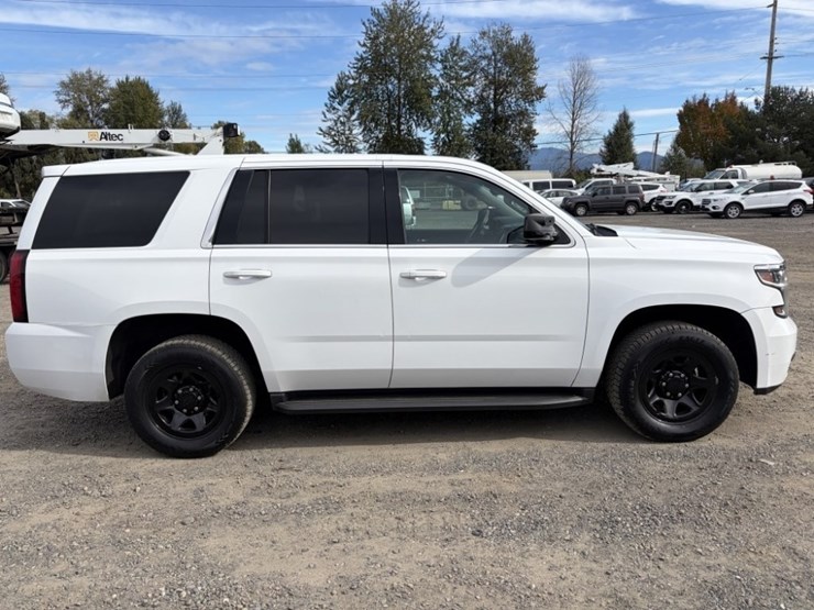 2016-chevrolet-tahoe-image-3