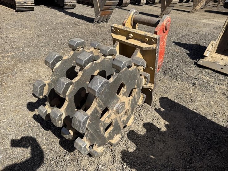 caterpillar-24-image-2