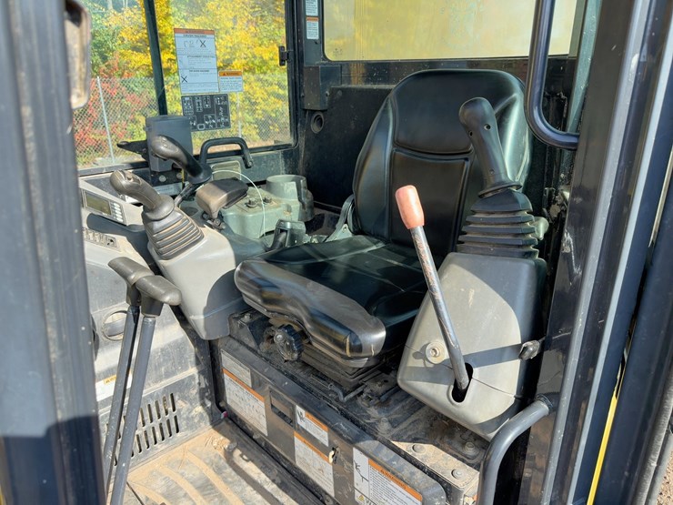 2019-yanmar-vio50-6a-image-28