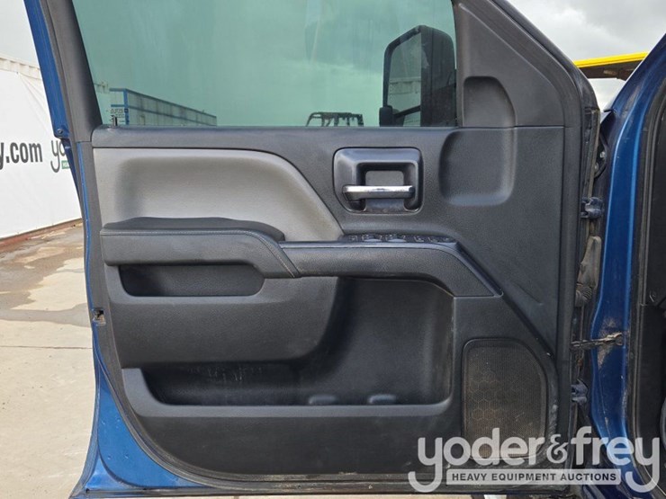 2015-chevrolet-silverado-2500-image-35
