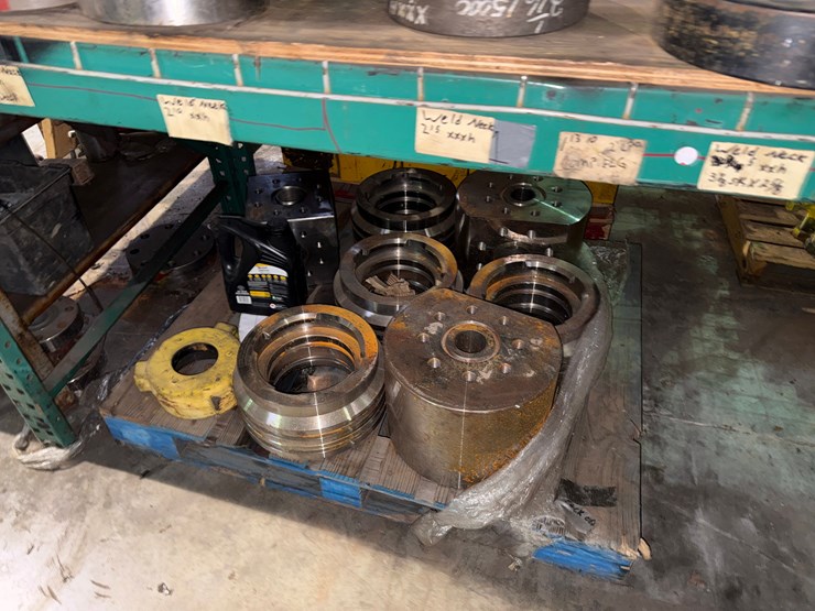 section-of-(18)-1-13/16”-15m-x-2-9/16”-10m-dsa’s-(14)-size-range-1-13/16”---7-1/16”-3m-10m-spacer-spools-&-x-over’s-image-7