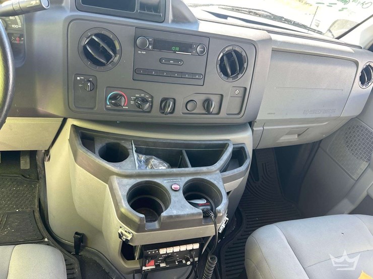 2016-ford-e-450-mobile-command-center-image-15