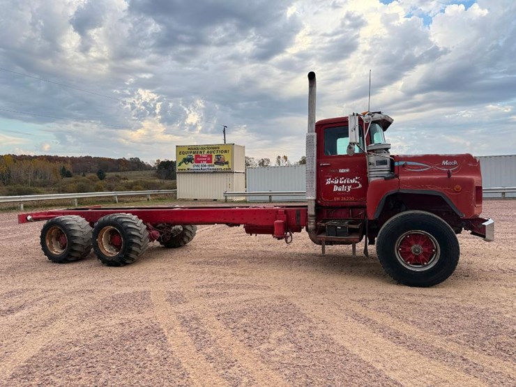 mack-dm690s-image-3