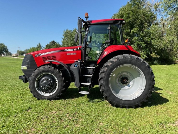 2020-case-ih-magnum-200-image-7