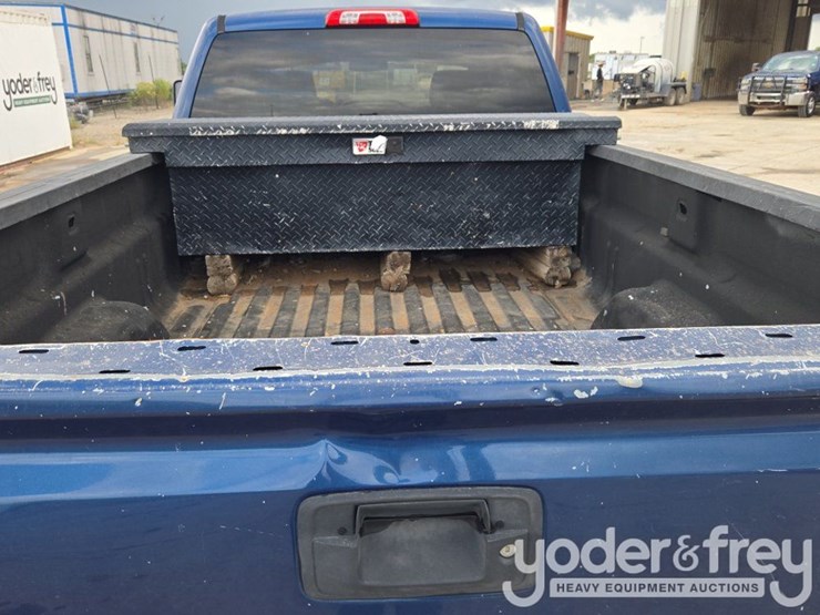 2015-chevrolet-silverado-2500-image-15