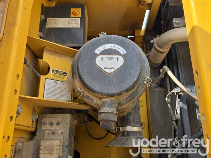 2015-komatsu-pc210-image-33