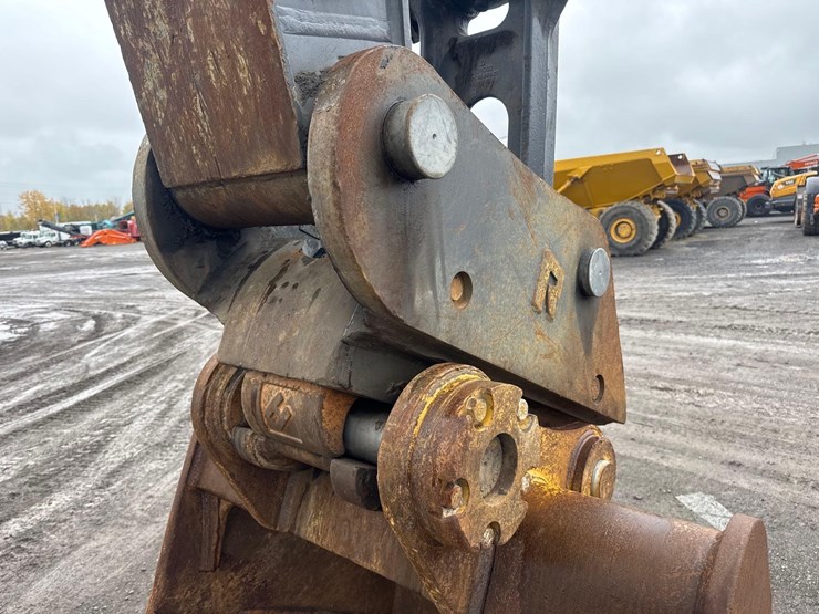 2024-john-deere-350-image-15