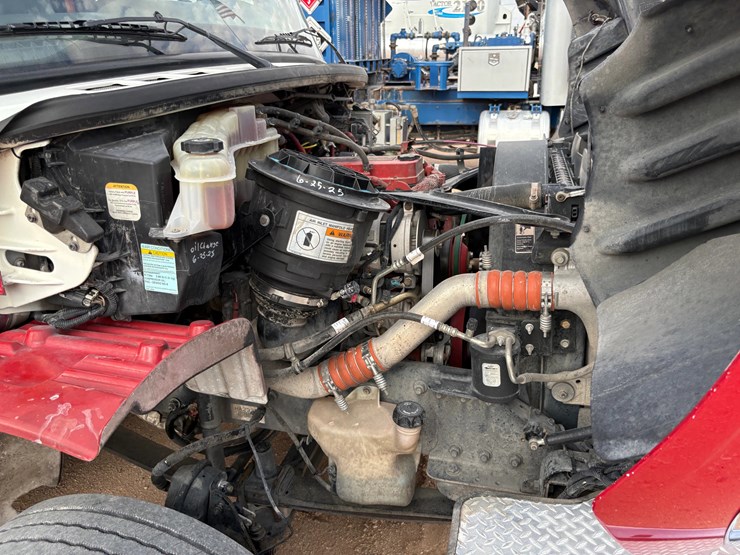 2016-freightliner-m2-106-image-15