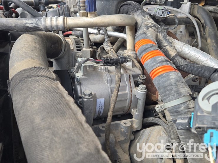 2015-chevrolet-silverado-2500-image-21